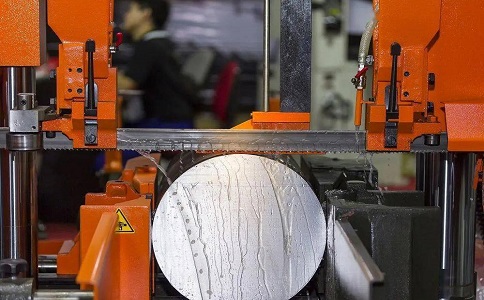 石棉立式金属带锯床切削出现跑带故障解决方法！